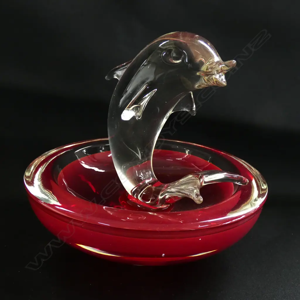 An Italian glass sommerso bowl with central sculpture of a tail standing dolphin Image 1++